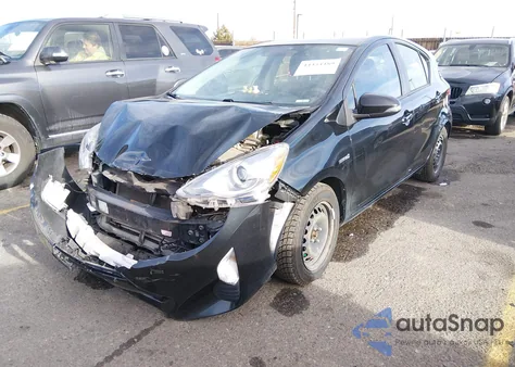 2016 Toyota Prius C Two z USA, uszkodzony, nr VIN JTDKDTB35G1129622
